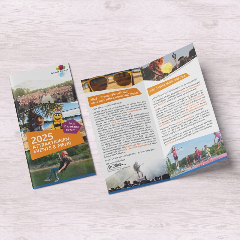 eCouleur-Referenz-Seepark-Zülpich-Mockup-4-seitiger-Flyer