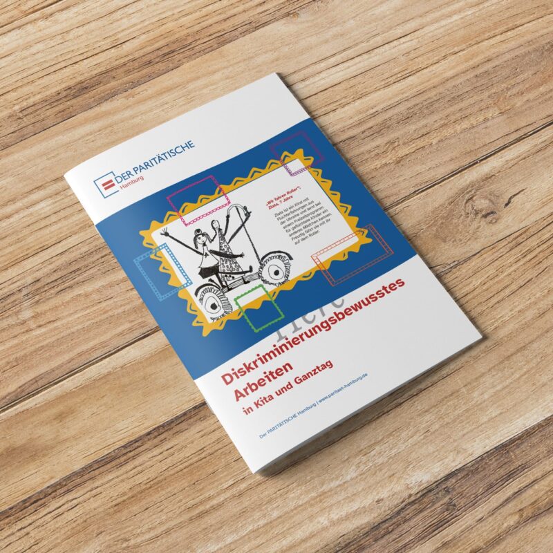 eCouleur_Referenz_Paritaetische-Hamburg-Broschüre-Diskriminierung_Mockup_00