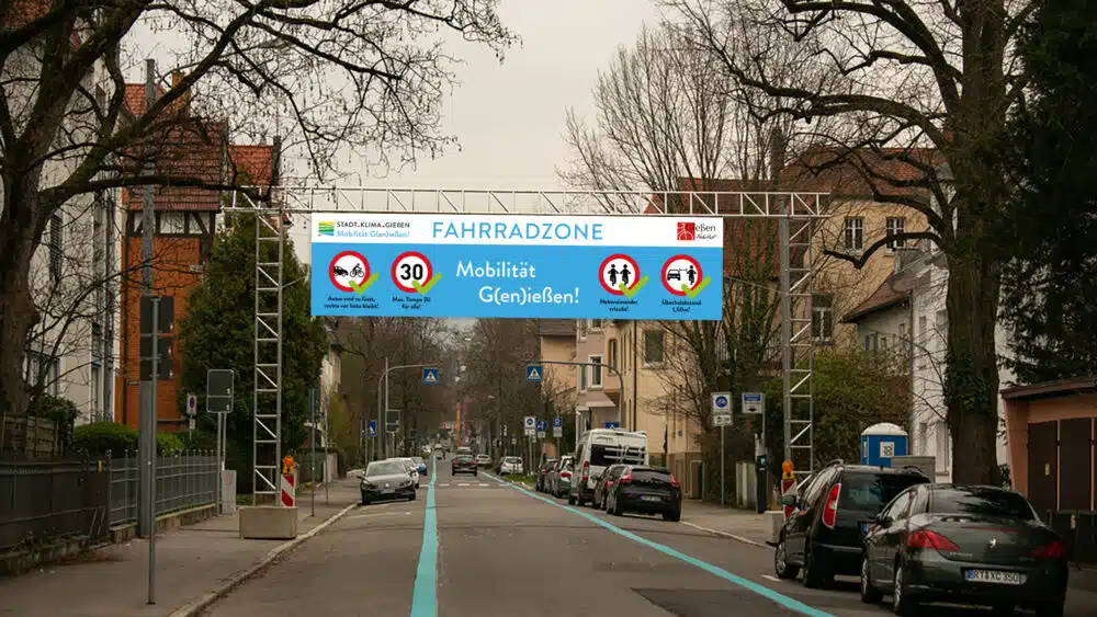 Mit dem Claim „Mobilität G(en)ießen!“ und einem vielseitigen Medienpaket haben wir die Verkehrskampagne der Stadt Gießen sichtbar und erlebbar gemacht – von Fahnen bis zum XXL-Liegestuhl.
